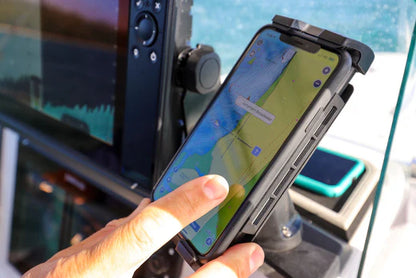 Campervan ROKK Wireless Edge waterproof phone charging mount