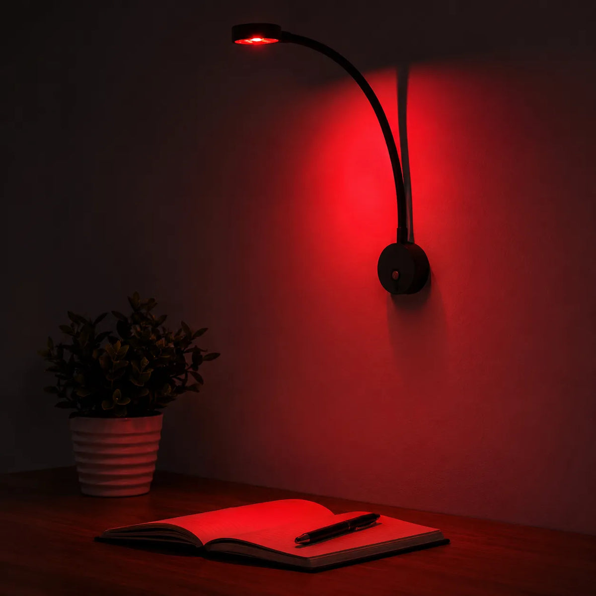 Flexible LED reading lamp with flat arm for comfortable task lighting